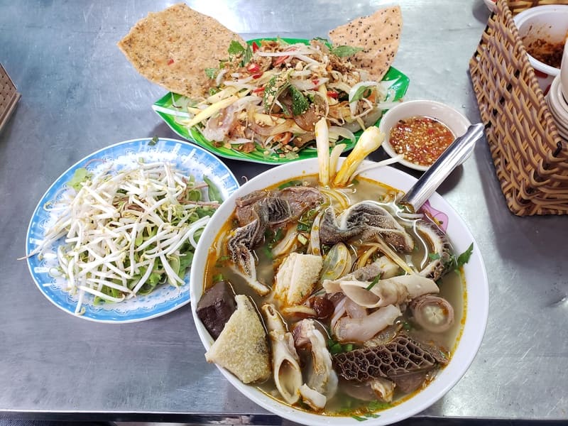 10 famous Go Vap beef noodle shops you should try 6