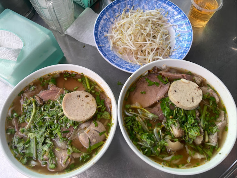 Top Hue beef noodle shops with rich flavors of the ancient capital in the heart of Saigon 11