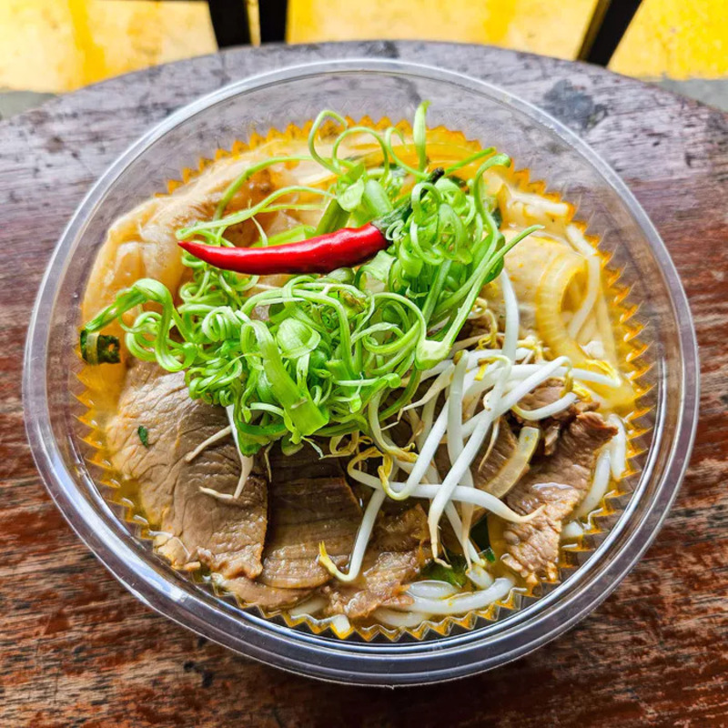 Bun bo Hue 14B with rich central Vietnamese flavor, Michelin-class in Saigon 2