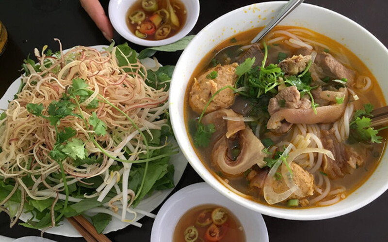 Top Hue beef noodle shops with rich flavors of the ancient capital in the heart of Saigon 4