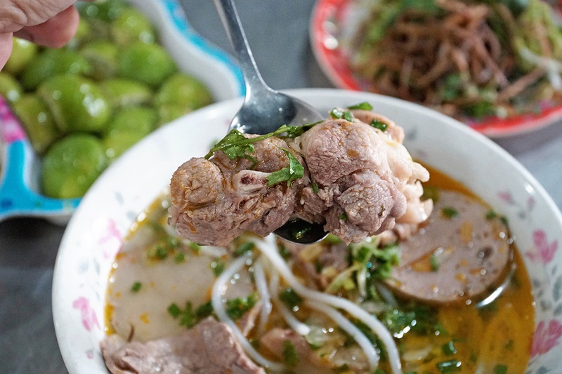 Top Hue beef noodle shops with rich flavors of the ancient capital in the heart of Saigon 5