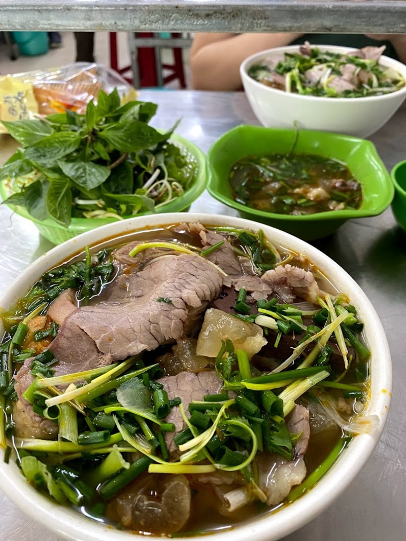 10+ delicious, well-prepared and crowded Hue beef noodle shops in Hanoi 10