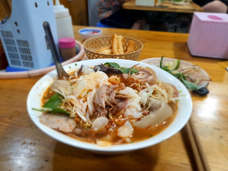10+ delicious, well-prepared and crowded Hue beef noodle shops in Hanoi 12