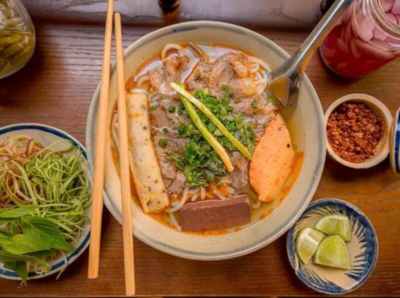 10+ delicious, well-prepared and crowded Hue beef noodle shops in Hanoi 5