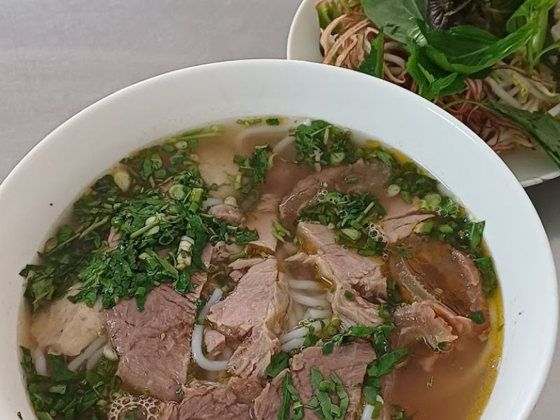 10 most delicious and worth-trying beef noodle shops in District 1 8