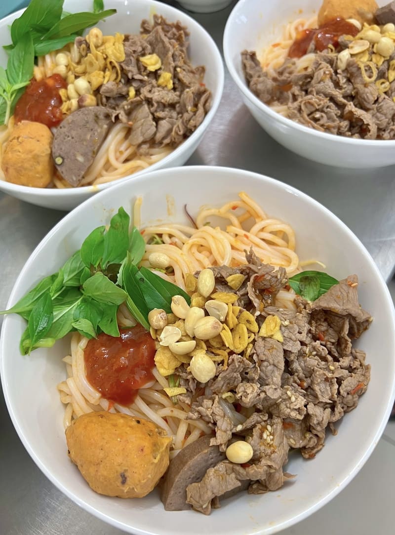 Top famous beef noodle shops in District 4 that you should try 2