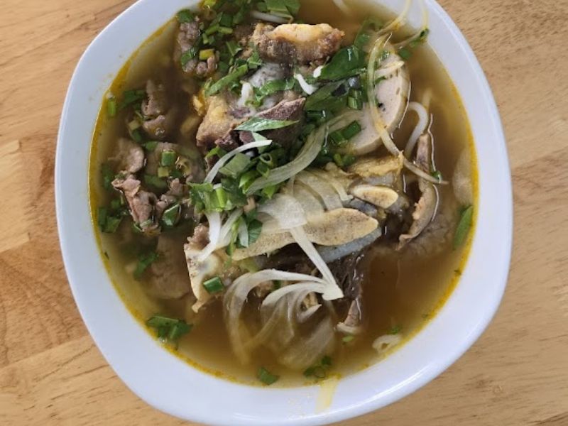 11 famous beef noodle shops in District 7: Hue flavor in the heart of Saigon 5