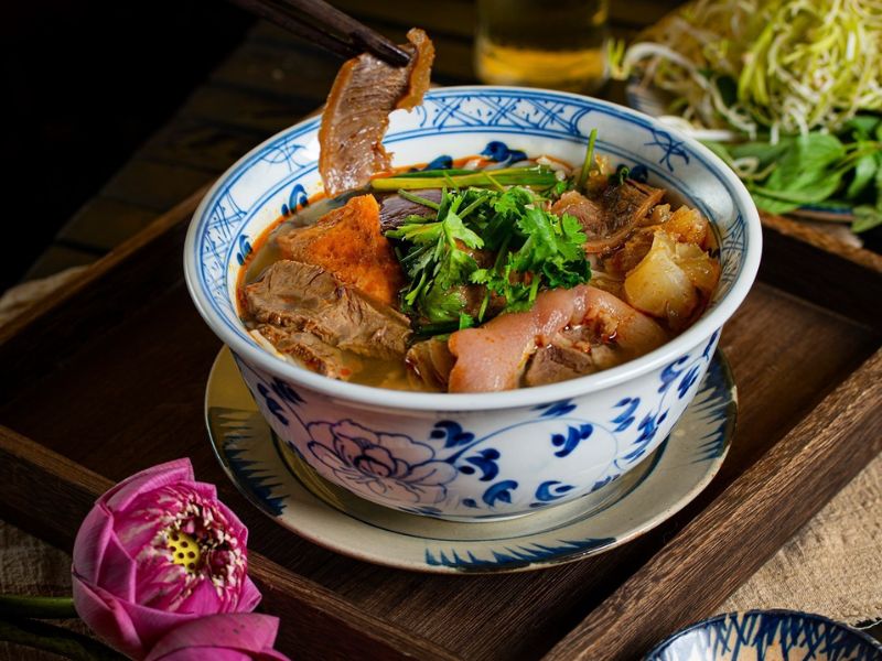 11 famous beef noodle shops in District 7: Hue flavor in the heart of Saigon 7