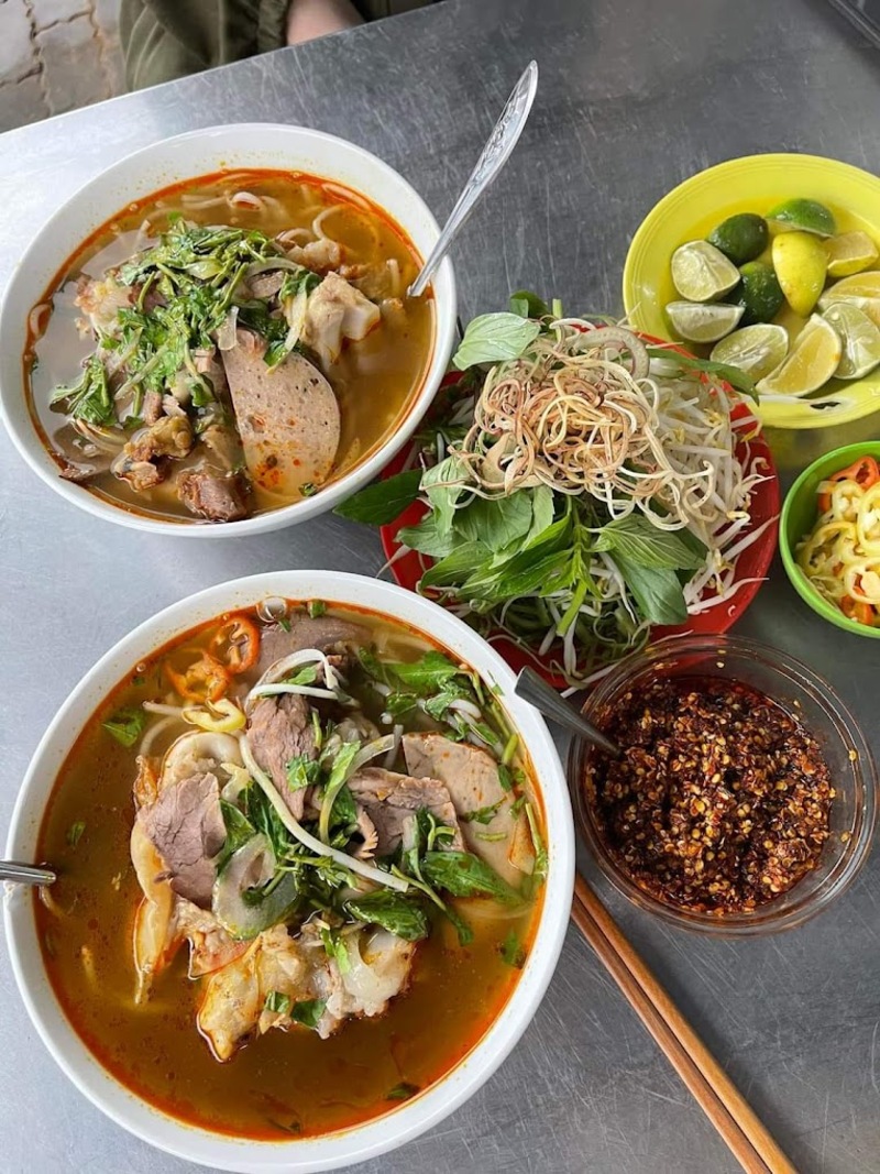 List of 10 famous, delicious and most popular beef noodle shops in Thu Duc 5
