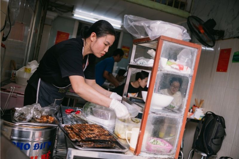 Bun cha chan restaurant with unique flavor listed in Bib Gourmand 7