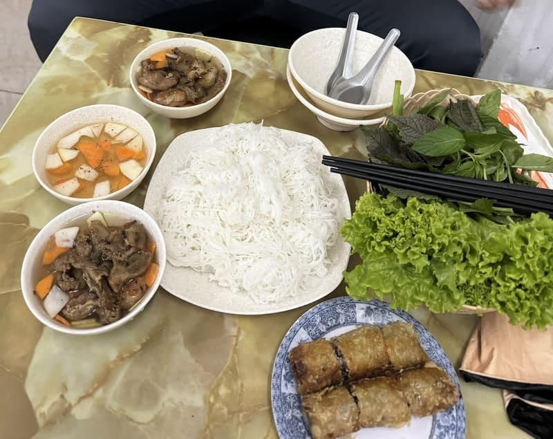Top 10 Bun Cha restaurants in District 1 with the capital's culinary imprint 2