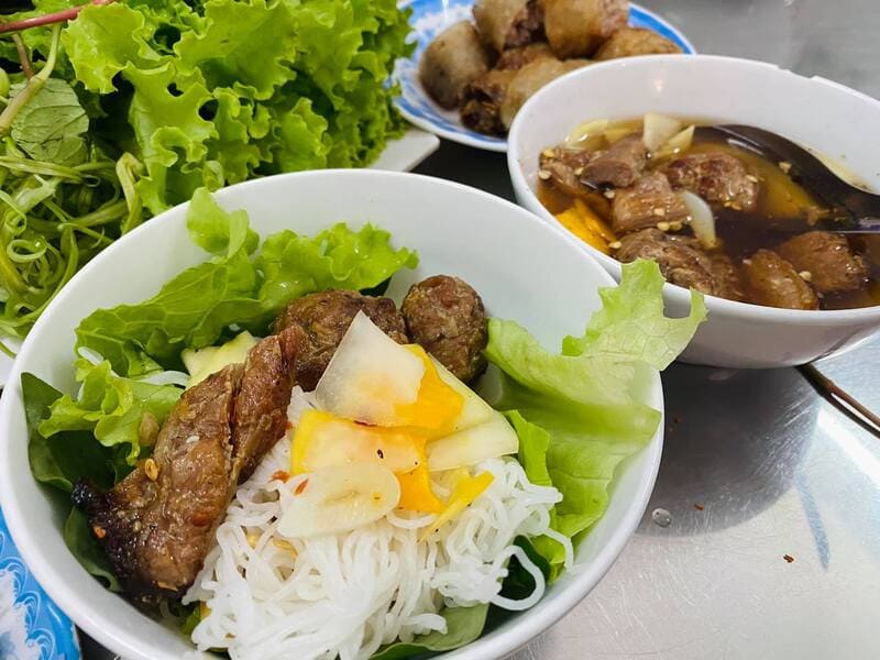 Top 10 Bun Cha restaurants in District 1 with the capital's culinary imprint 3