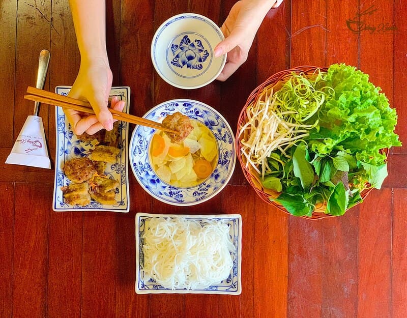 Top 10 Bun Cha restaurants in District 1 with the capital's culinary imprint 9