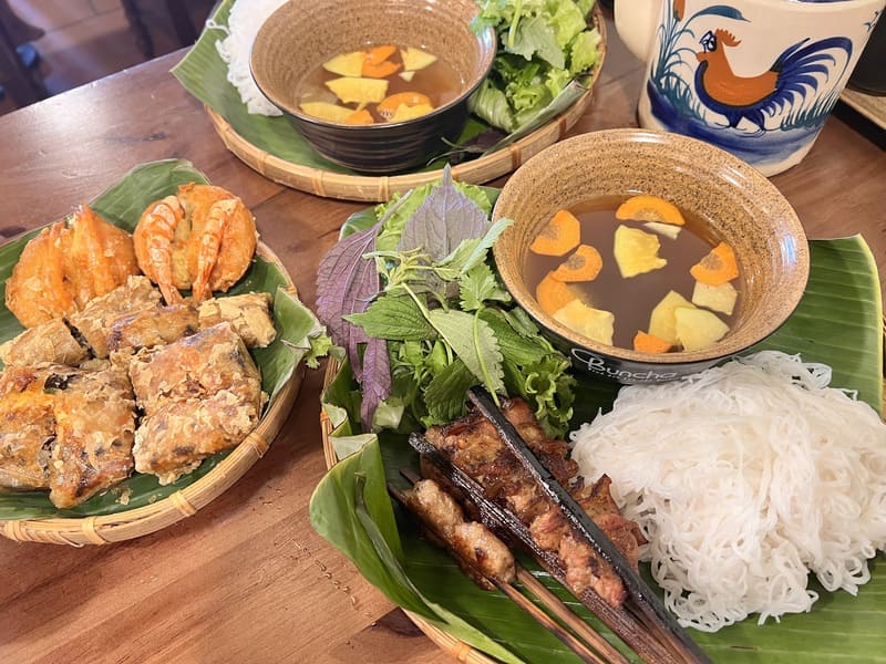 If you crave bun cha in District 7, save these 9 restaurants right away 6