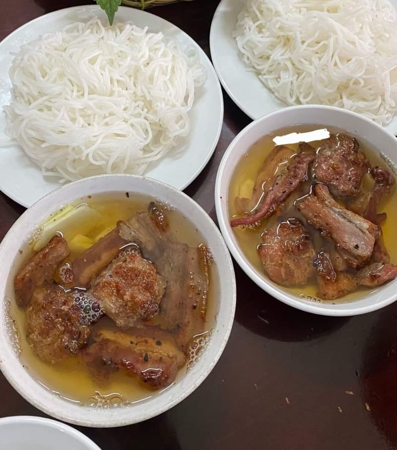 If you crave bun cha in District 7, save these 9 restaurants immediately.