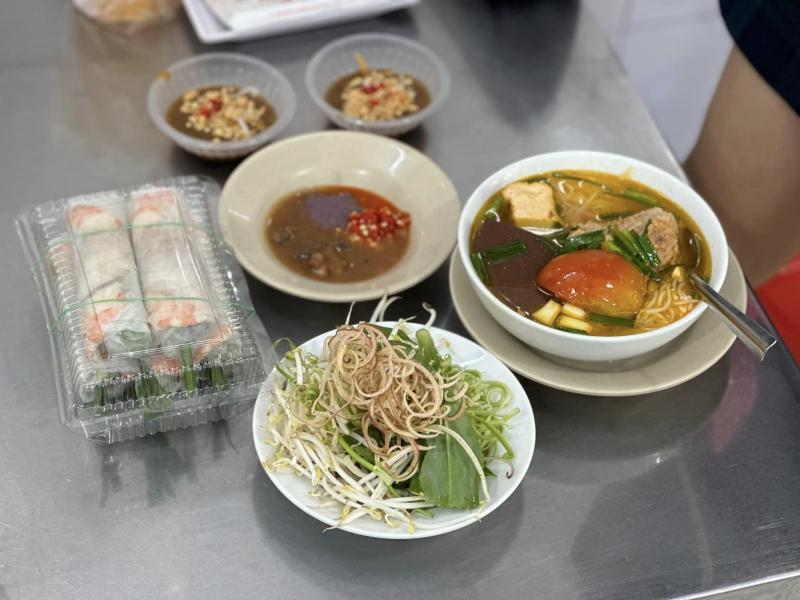 Top 14 most famous and delicious vermicelli soup restaurants in Saigon 5