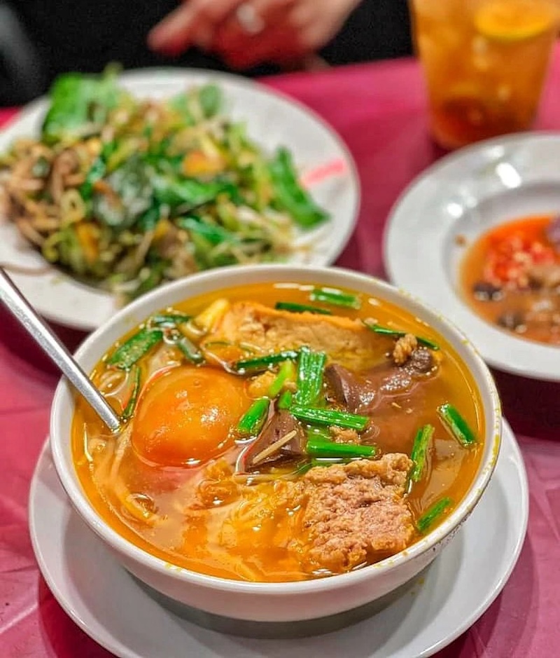 8 famous delicious bun rieu restaurants in District 1 you should not miss 4