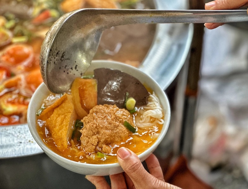 8 famous delicious bun rieu restaurants in District 1 you should not miss 3