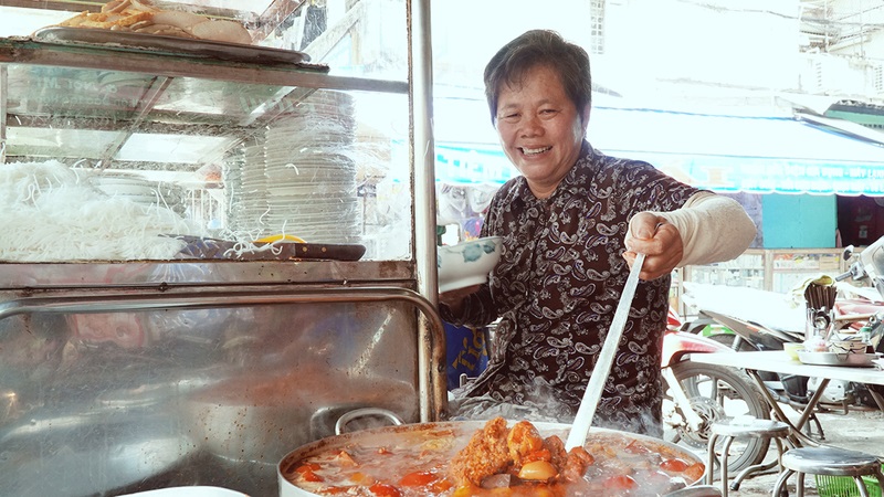Top 11 vermicelli soup shops in District 4 with rich flavors that satisfy diners 3