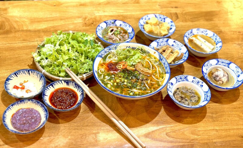 Top 11 vermicelli soup shops in District 4 with rich flavors that satisfy diners 7