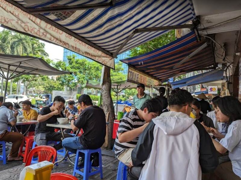 Top 11 vermicelli soup shops in District 4 with rich flavors that satisfy diners 9