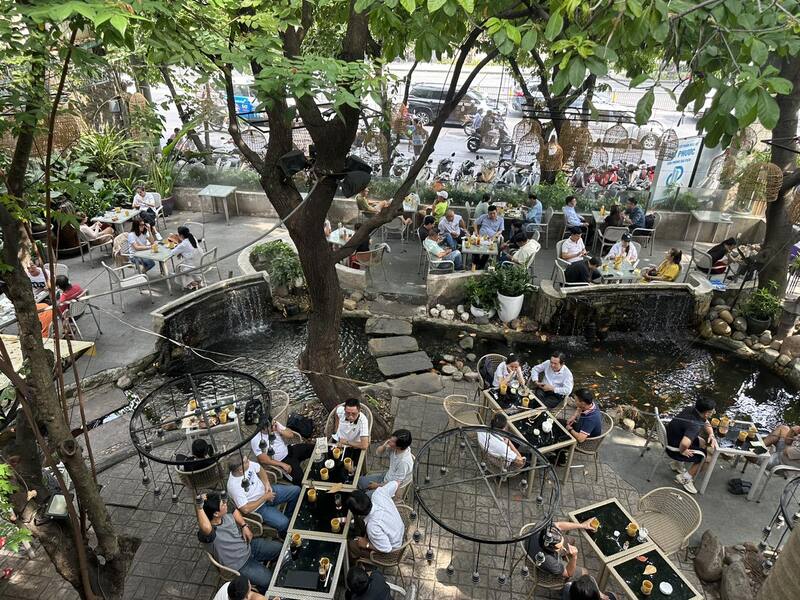 10 football cafes with vibrant atmosphere in Saigon during Euro 4 season