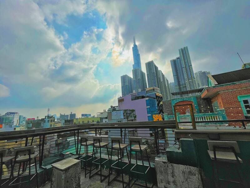 Go to Binh Thanh football cafe with top 2 cool cafes