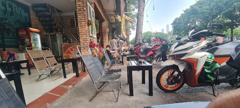 Go to Binh Thanh football cafe with top 7 cool cafes