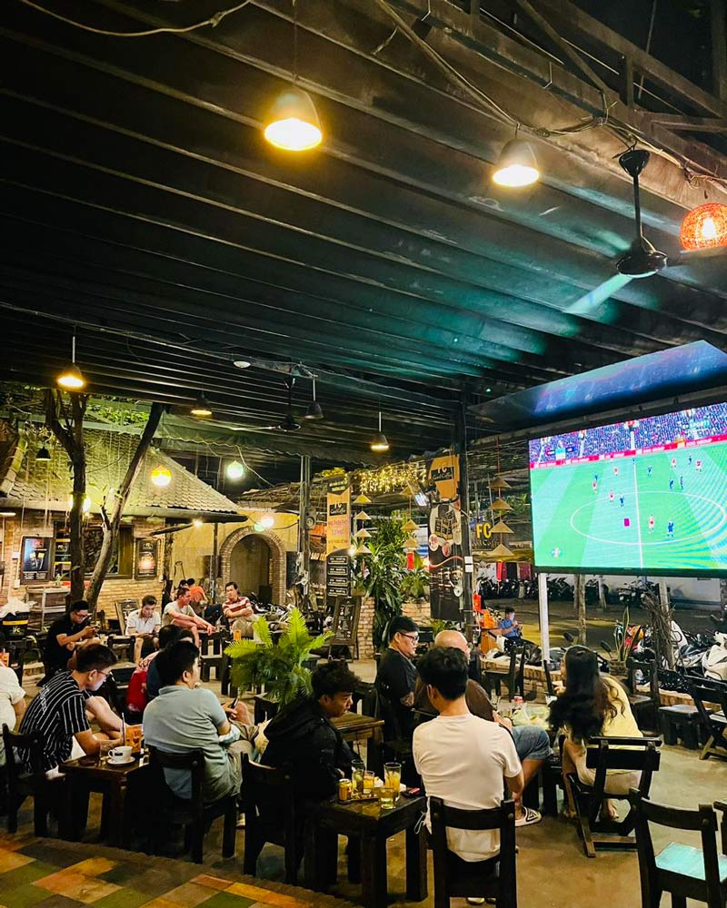 Top vibrant and passionate football cafes in District 10 3
