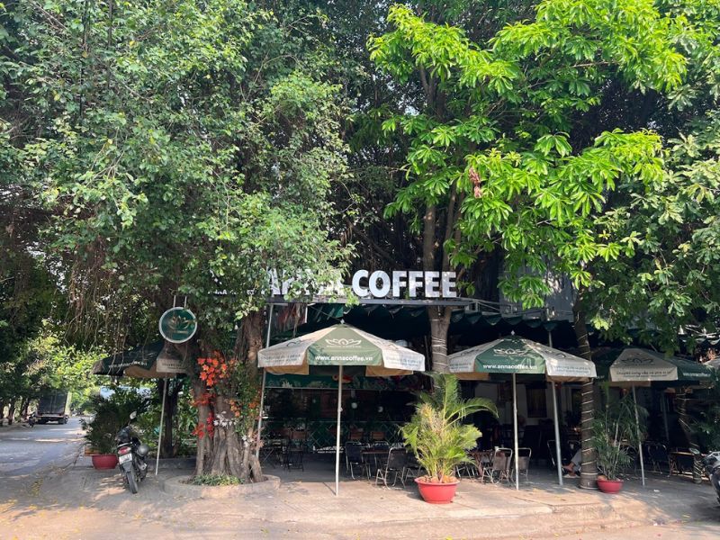 Top 6 football cafes in District 12 to watch top matches 3