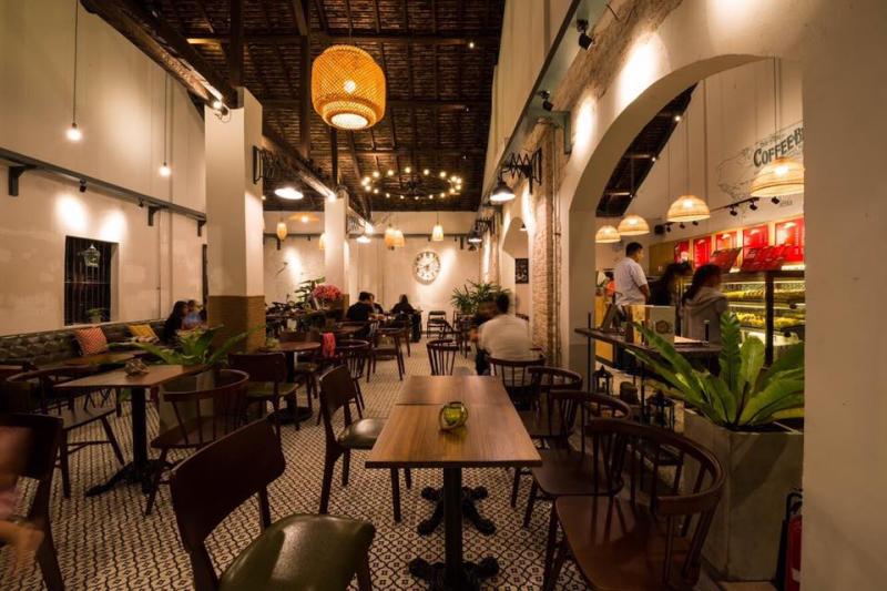 Top 6 football cafes in District 12 to watch top matches 4