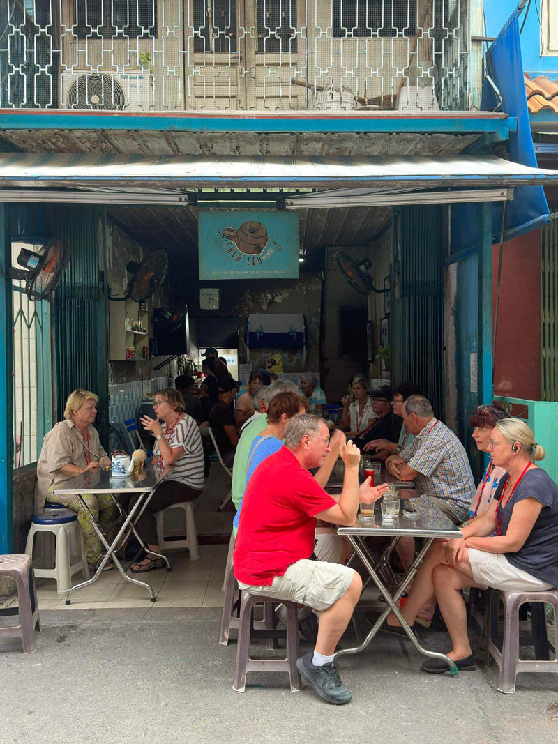 List of football cafes in District 3 6