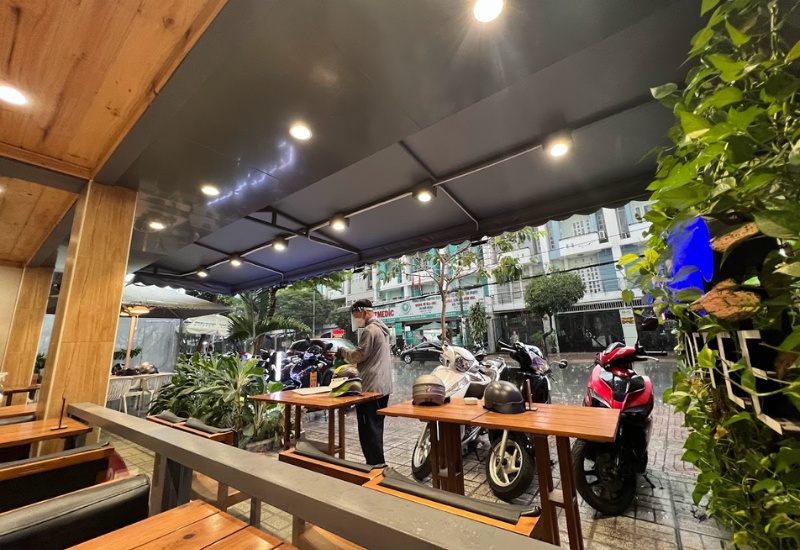 Top 4 most vibrant football cafes in District 6 during Euro 4 season