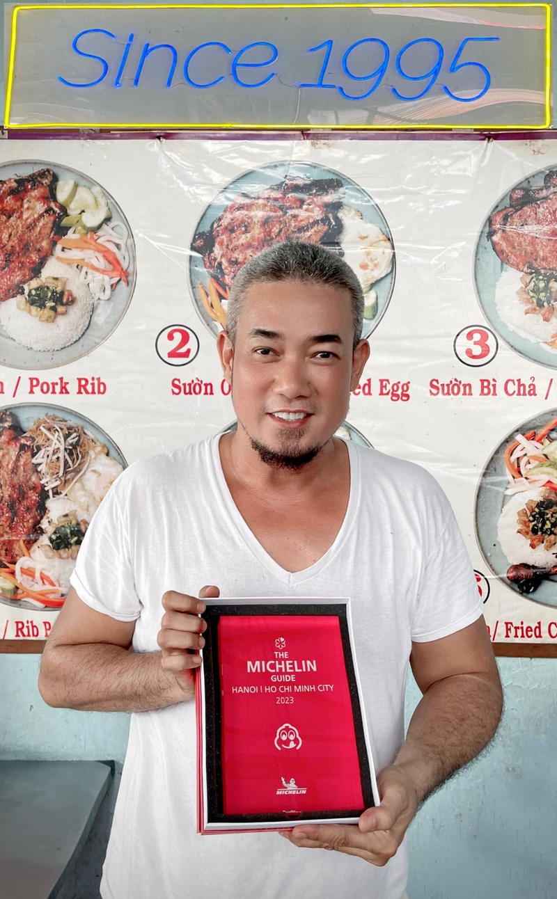 Ba Ghien broken rice is famous for the biggest piece of ribs in Saigon 5