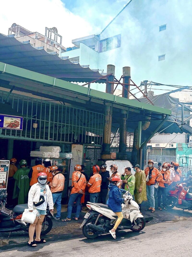 Ba Ghien broken rice is famous for the biggest piece of ribs in Saigon 4