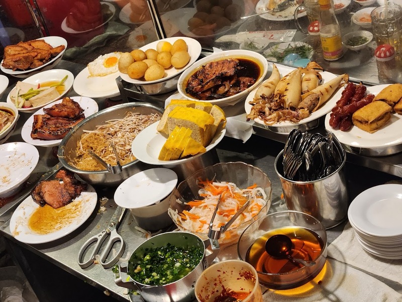 Check out 8 night broken rice restaurants for Saigon night owls 7
