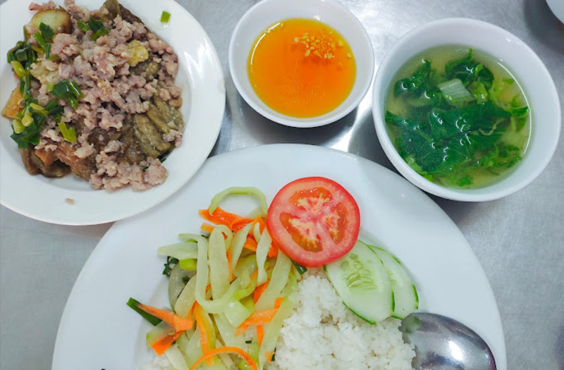 Top 11 Go Vap broken rice restaurants with pure Vietnamese flavor 10