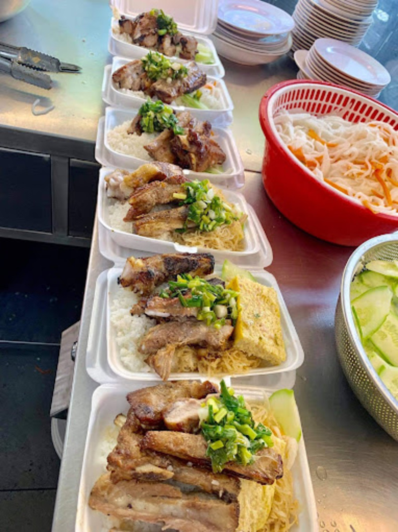 Top 9 Phu Nhuan broken rice restaurants with unforgettable culinary imprints 4