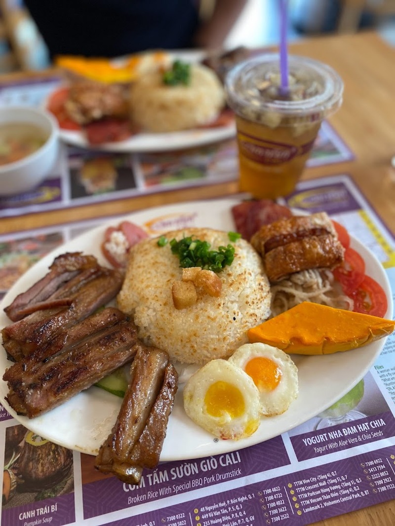 Top 9 Phu Nhuan broken rice restaurants with unforgettable culinary imprints 5