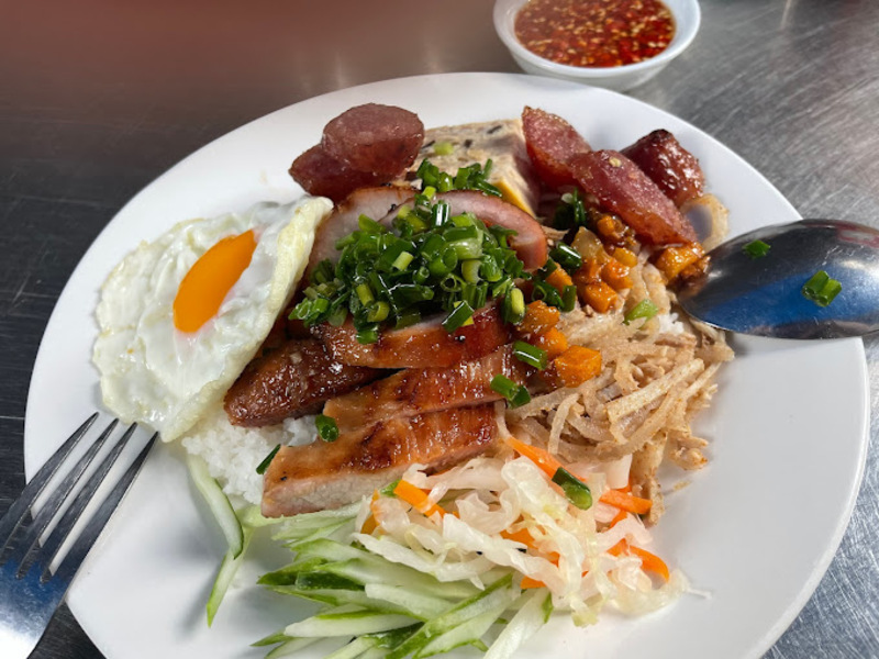 Top 9 Phu Nhuan broken rice restaurants with unforgettable culinary imprints 9