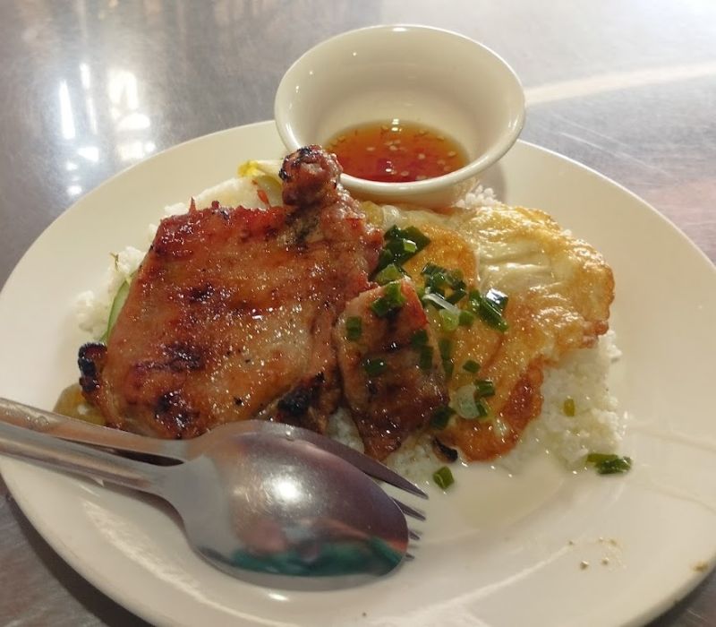 Check out 12 delicious broken rice restaurants in District 2 6