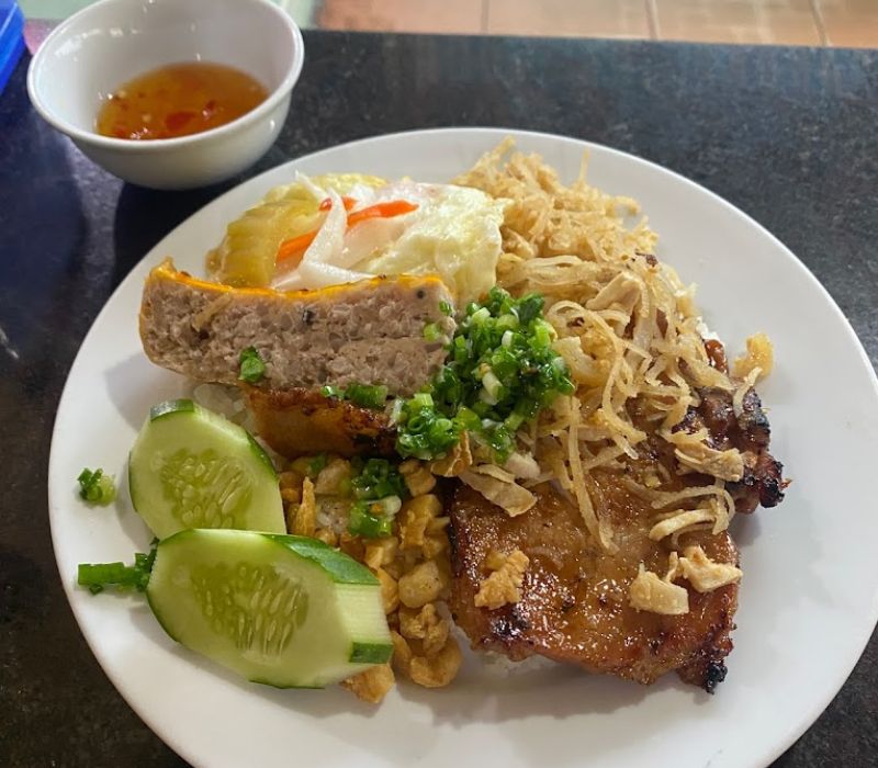 Check out 12 delicious broken rice restaurants in District 2 7