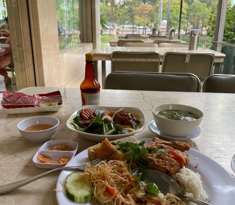 Check out 12 delicious broken rice restaurants in District 2 8