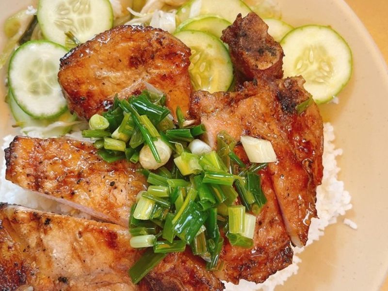 Suggestions for 10 extremely delicious broken rice restaurants in District 7, definitely must visit 6