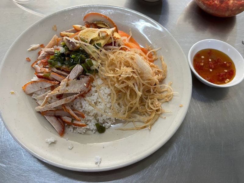 Suggestions for 10 extremely delicious broken rice restaurants in District 7, definitely must visit 8
