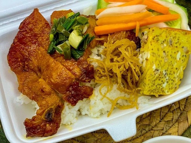 Suggestions for 10 extremely delicious broken rice restaurants in District 7, definitely must visit 3