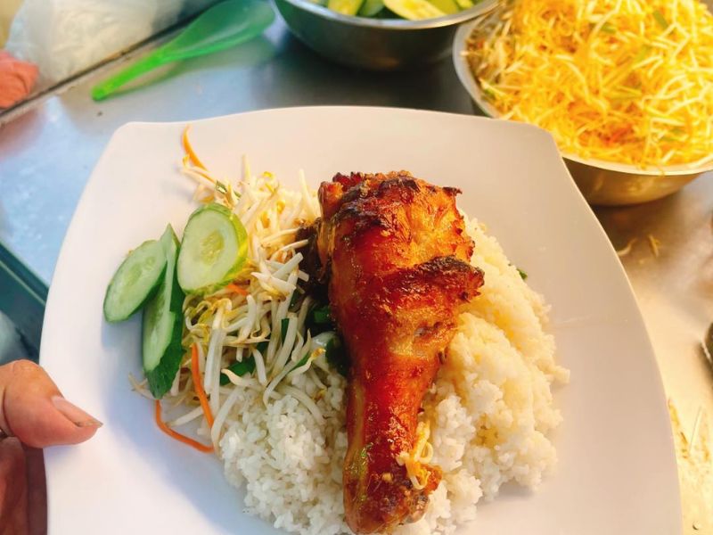 Suggestions for 10 extremely delicious broken rice restaurants in District 7, definitely must visit 5