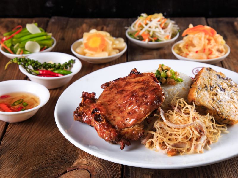 Suggestions for 10 extremely delicious broken rice restaurants in District 7, definitely must visit 2