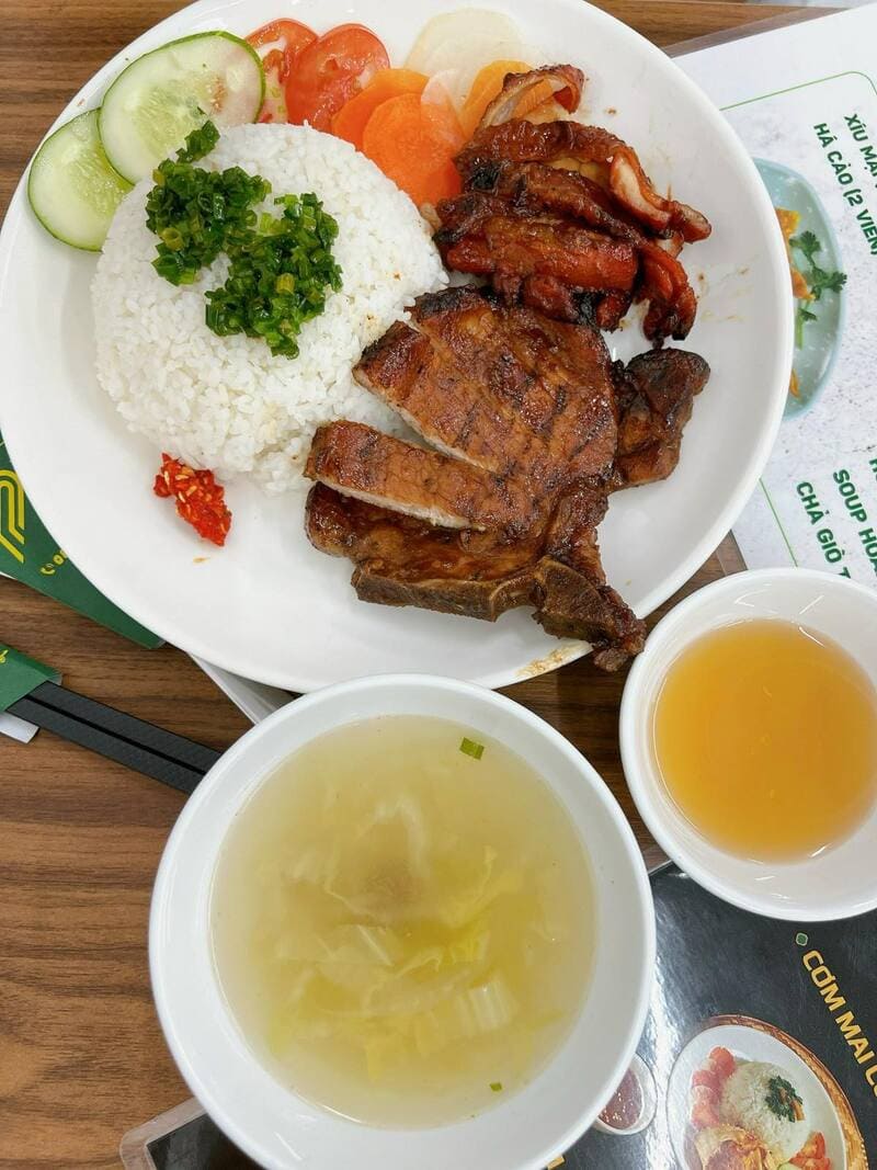 Enjoy delicious food at 8 authentic Tan Binh broken rice restaurants 2