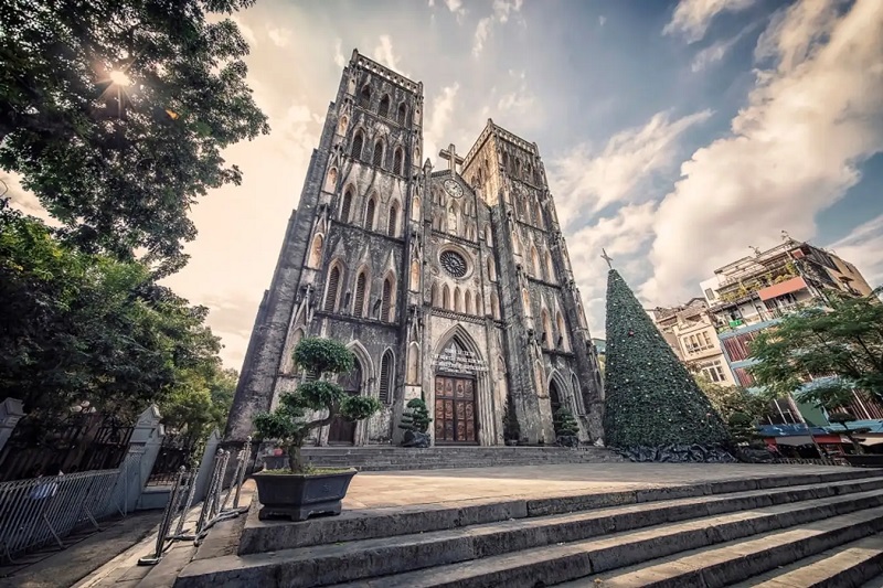 Hanoi Tourism, a journey back to the past of a thousand years of culture 11